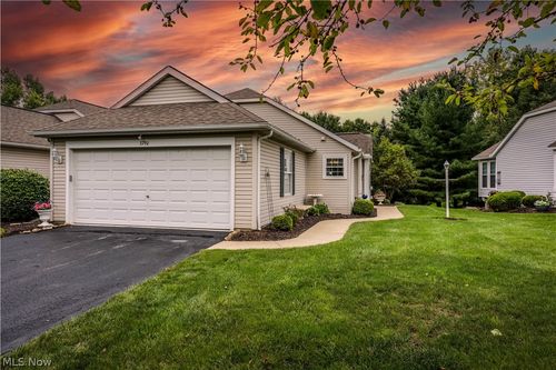3790 Woodbury Oval, Stow, OH, 44224 | Card Image