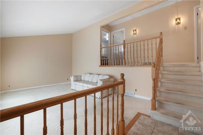 1349 Bloomsbury Cres, House other with 3 bedrooms, 2 bathrooms and 4 parking in Ottawa ON | Image 3