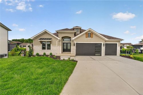 4867 Nw Vicolo Dellamore Way, Riverside, MO, 64150-8100 | Card Image