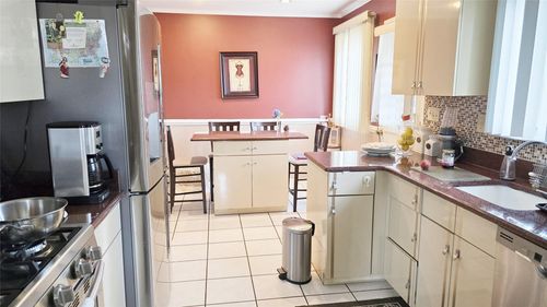 2812 214th St, Bayside, NY, 11360-2643 | Card Image