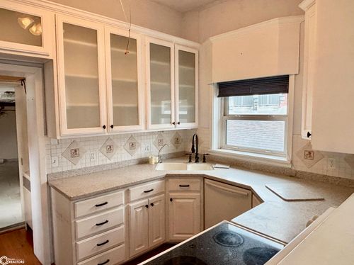 120 S Main St, Fairfield, IA, 52556-3301 | Card Image