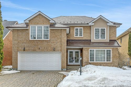 7 Condie Street W, South of Baseline to Knoxdale, ON, K2G5M3 | Card Image