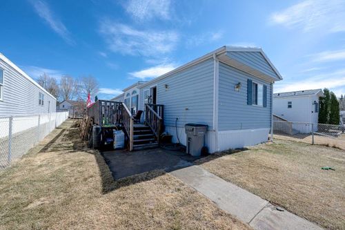 12221 97 A Street, Home with 3 bedrooms, 2 bathrooms and 4 parking in Grande Prairie AB | Card Image