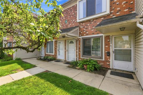 30513 Hidden Pines Ln, Roseville, MI, 48066-1584 | Card Image