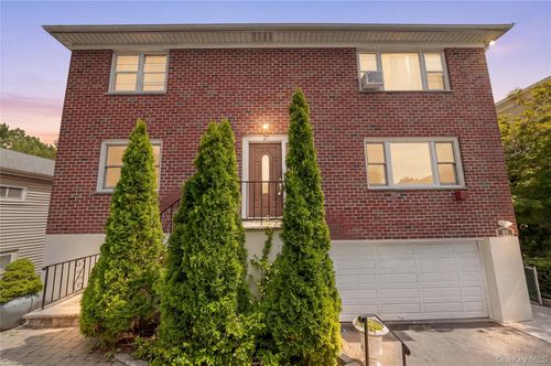 21 Bryn Mawr Pl, Yonkers, NY, 10701 | Card Image