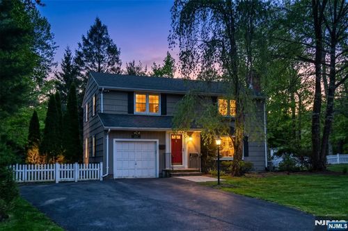 255 Park Avenue, Allendale, NJ, 07401 | Card Image