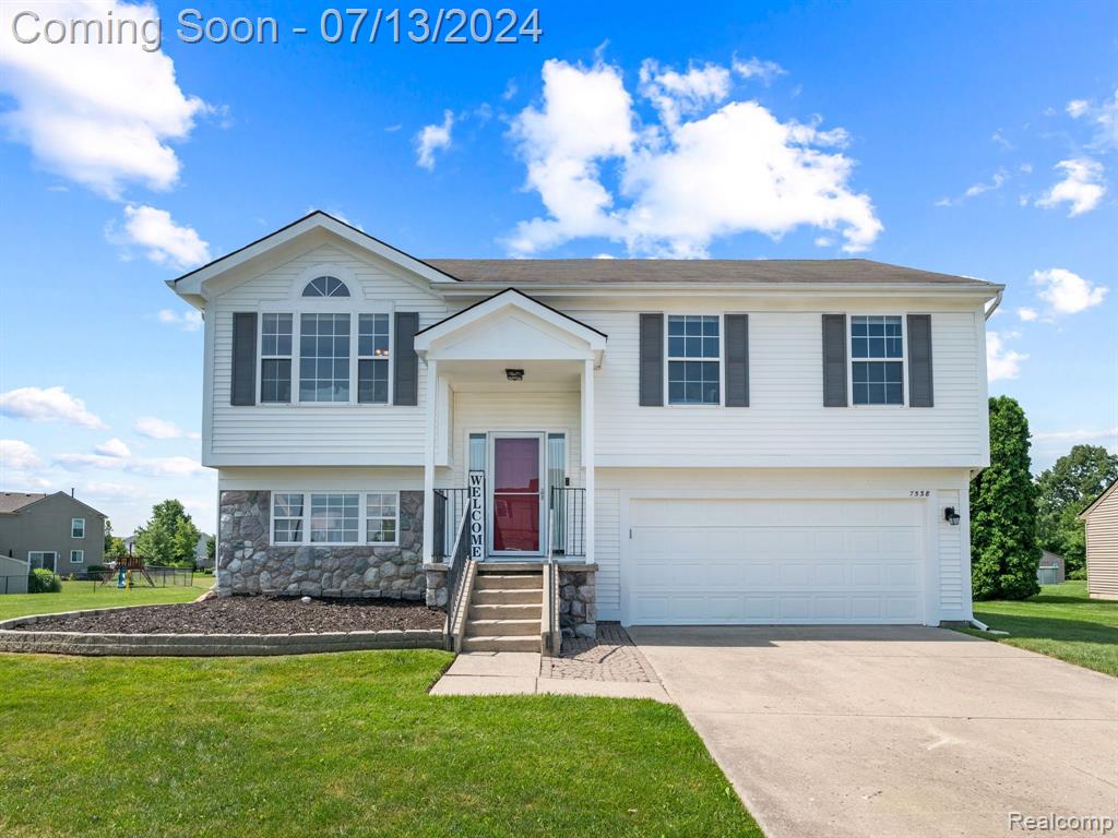 Lochmoor Dr, Ypsilanti, MI 48197