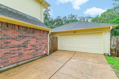 8115 Forest Commons Court, House other with 4 bedrooms, 2 bathrooms and null parking in Houston TX | Image 3