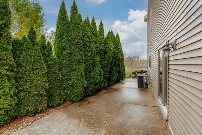585 Overlook Pass, House other with 5 bedrooms, 4 bathrooms and null parking in Fredonia WI | Image 54