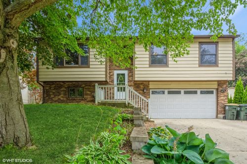 6407 Hillcrest Rd, Cary, IL, 60013-1351 | Card Image
