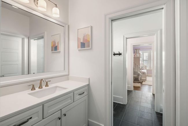 Shared Bath | Image 37