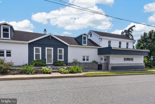 676 W Market St, MARIETTA, PA, 17547-1011 | Card Image
