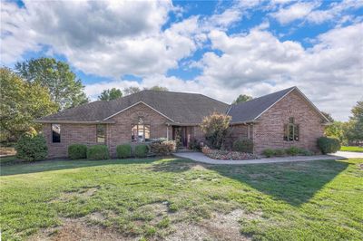 Ranch-style house featuring a front yard | Image 2