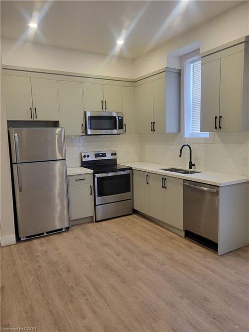 4-500 Main St E, Hamilton, ON, L8N1K7 | Card Image