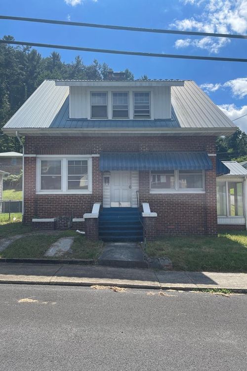 302 Virginia Ave, Richlands, VA, 24641-2933 | Card Image