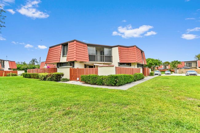 3864 Victoria Dr, Condo with 2 bedrooms, 3 bathrooms and null parking in West Palm Beach FL | Image 20