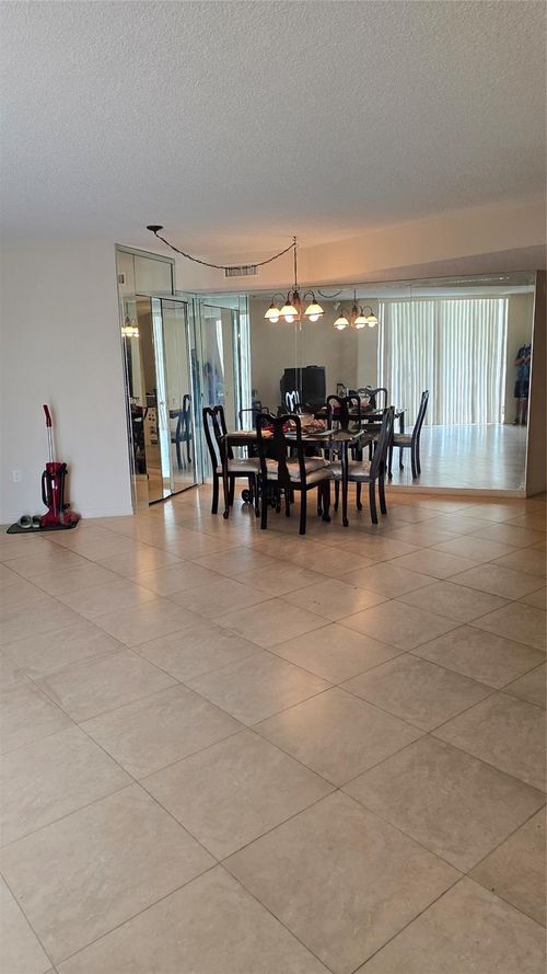 apt-201e-1300 Ne Miami Gardens Dr, Miami, FL, 33179-4730 | Card Image