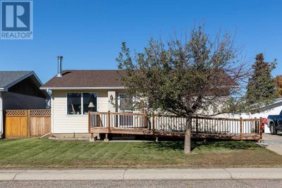 464 Hilton Cres Ne, House other with 3 bedrooms, 2 bathrooms and 2 parking in Medicine Hat AB | Image 2