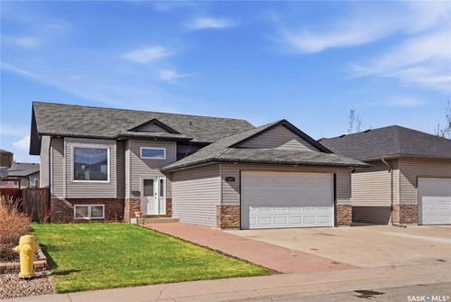 817 Columbia Way, Martensville, SK, S0K0A2 | Card Image