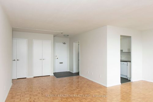 912-6200 Bathurst St, North York, ON, M2R2A3 | Card Image