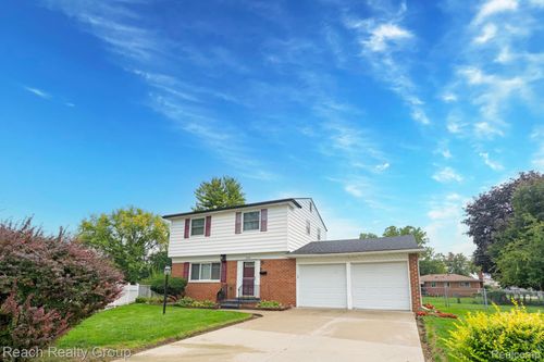 200 Clinton River Ct, Mount Clemens, MI, 48043-2392 | Card Image