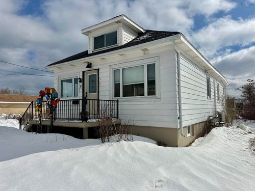 11 James St, Glace Bay, NS, B1A2Y1 | Card Image