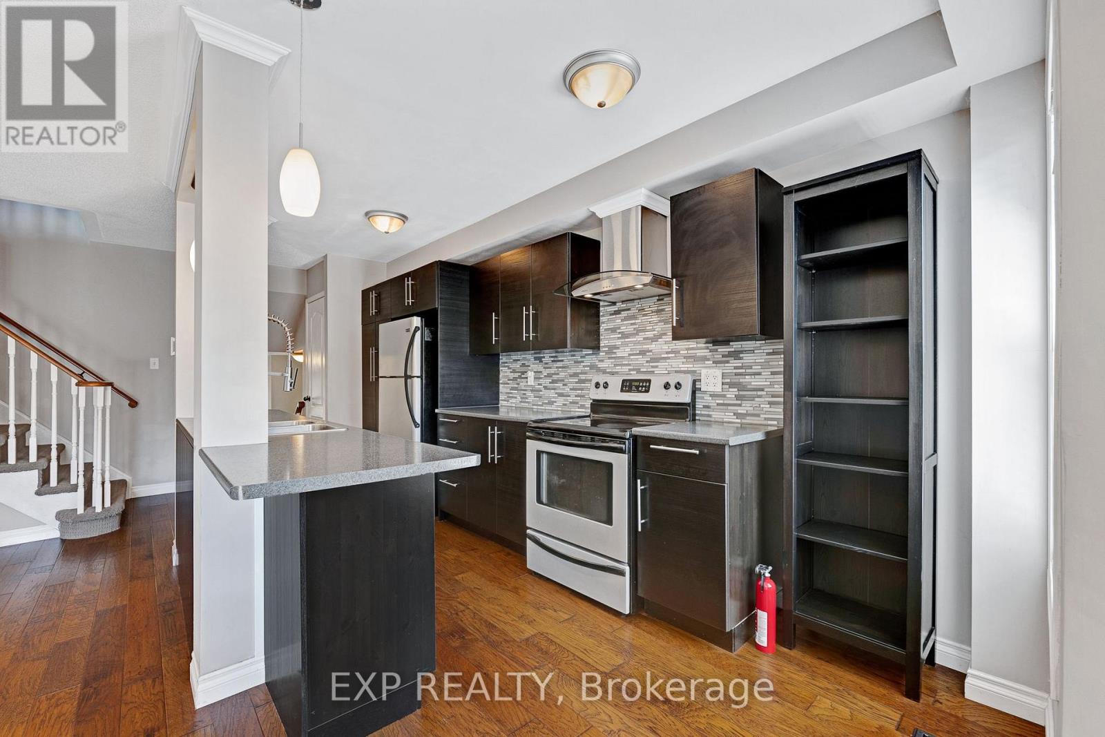 Residential Lease in Aurora (Bayview Wellington) 4