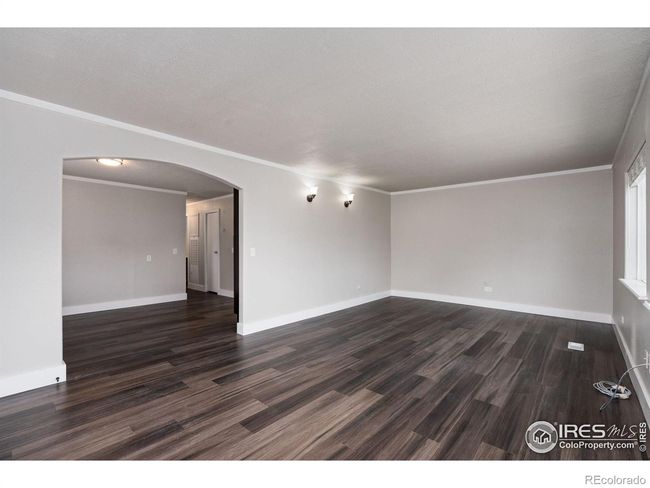 Large welcoming living room. | Image 4