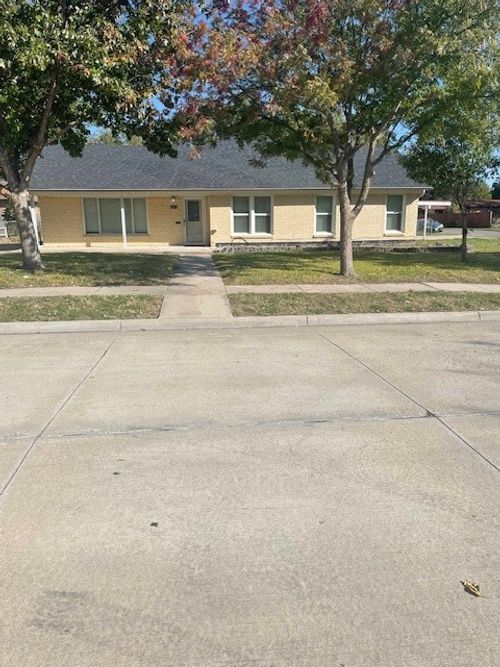 4300 Mackey Dr, North Richland Hills, TX, 76180-8184 | Card Image