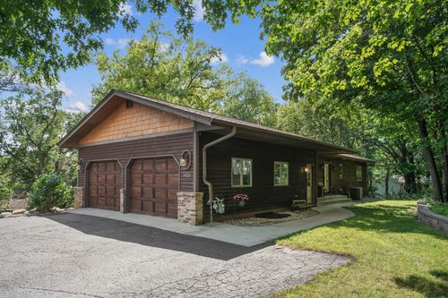 9520 Lakeview Cir, Chaska, MN, 55318-9366 | Card Image