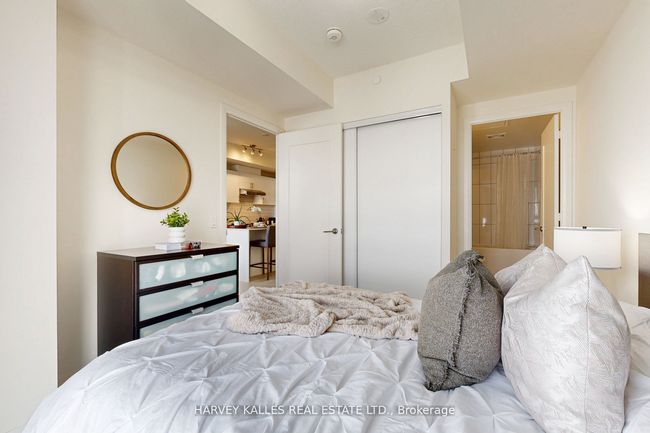 1001 - 9000 Jane St, Condo with 2 bedrooms, 2 bathrooms and null parking in Concord ON | Image 17