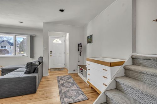 34 Roxbury Rd, Port Washington, NY, 11050-4315 | Card Image