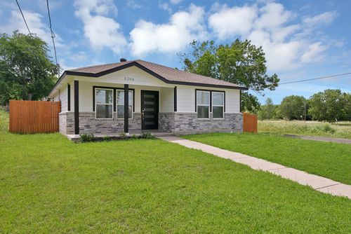 3206 Roberts St, Greenville, TX, 75401-4588 | Card Image