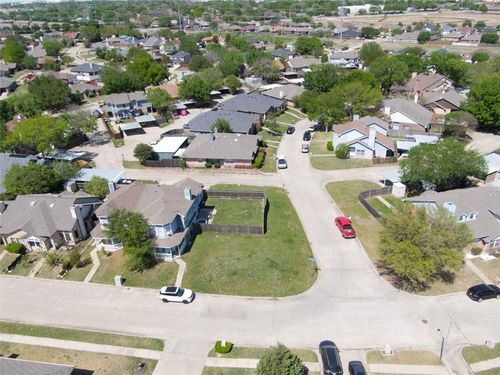 851 Valleybrooke Dr, Arlington, TX, 76001-7500 | Card Image