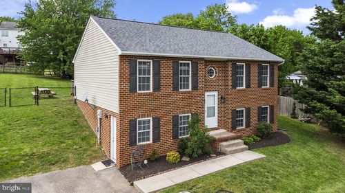 111 Gabriel Ct, SMITHSBURG, MD, 21783-1574 | Card Image