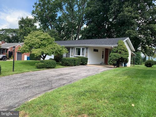 833 W North St, CARLISLE, PA, 17013-1744 | Card Image