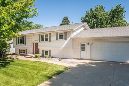 803 2nd St Sw, Orange City, IA, 51041-1203 | Card Image