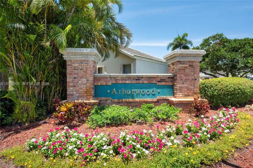 9317 Arborwood Cir, Davie, FL, 33328-6772 | Card Image