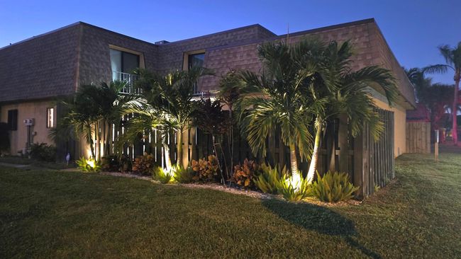 804 Waterview Dr, Condo with 3 bedrooms, 3 bathrooms and null parking in Palm Springs FL | Image 53
