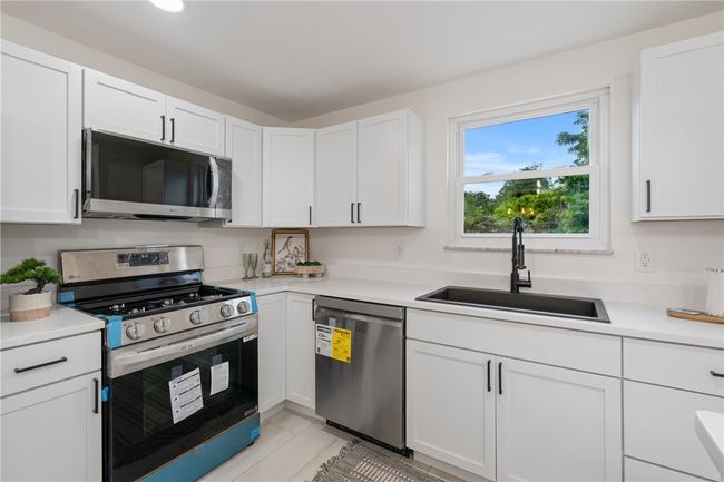 213 Thistle Dr, House other with 3 bedrooms, 2 bathrooms and null parking in West Mifflin PA | Image 4