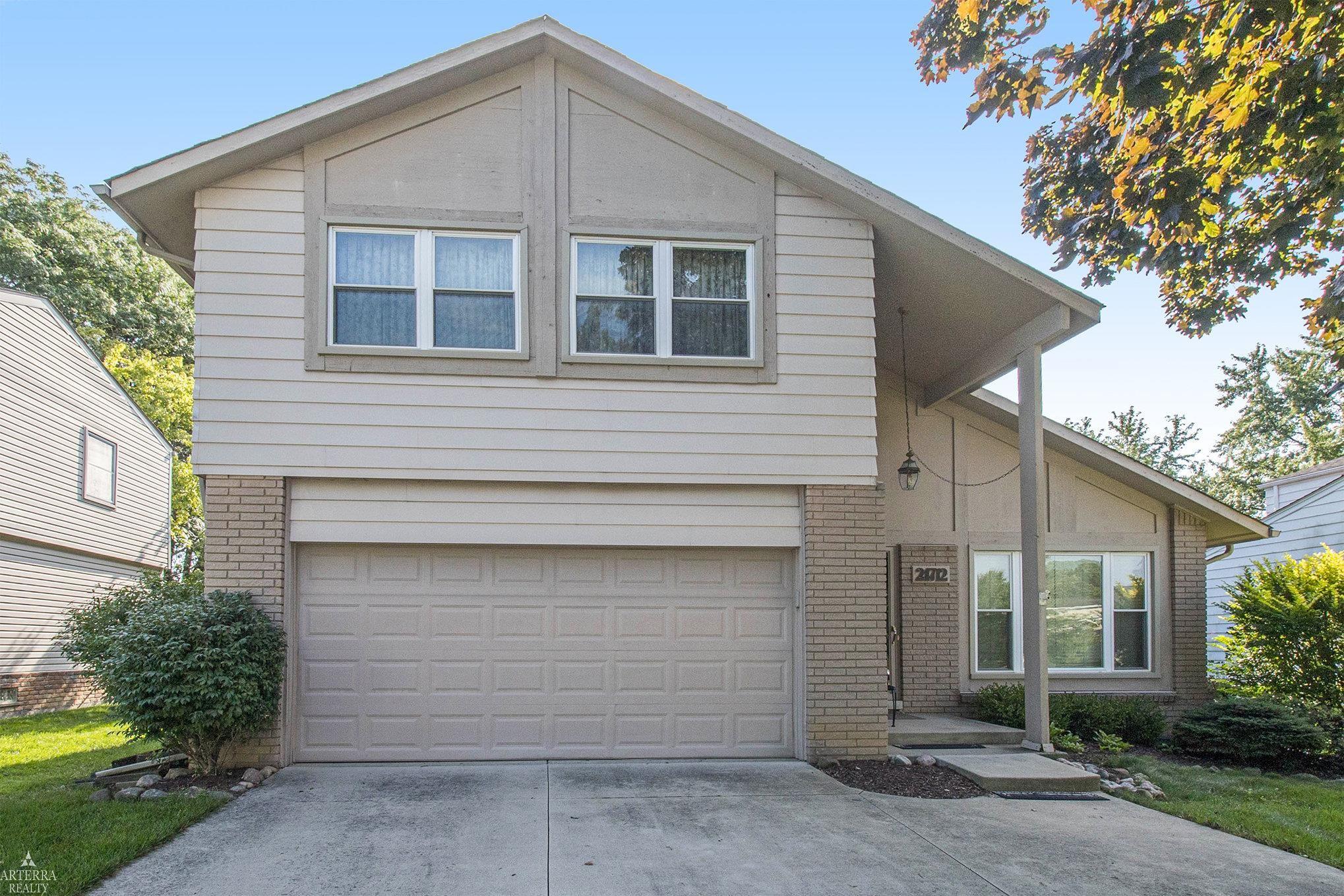 Highlands Dr, Novi, MI 48375