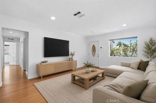 8747 Stansbury Ave, Panorama City, CA, 91402-5216 | Card Image