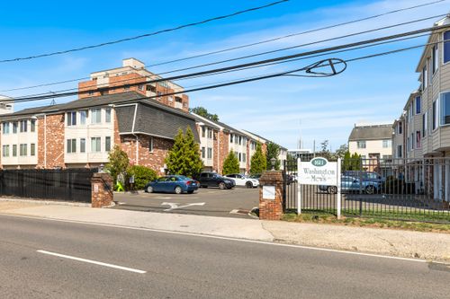 apt-27-1611 Washington Blvd, Stamford, CT, 06902-2427 | Card Image