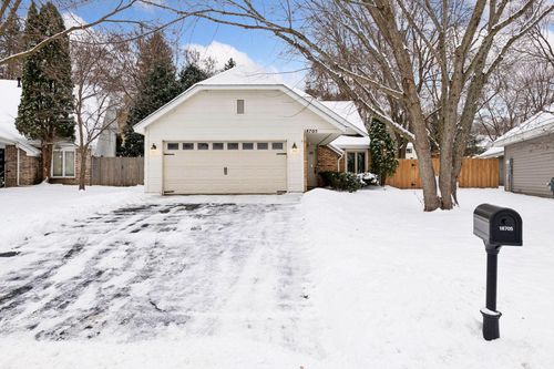 18705 Clear View Dr, Minnetonka, MN, 55345-6080 | Card Image