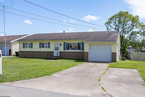 139 Circle Dr, Bridgeport, WV, 26330-1101 | Card Image