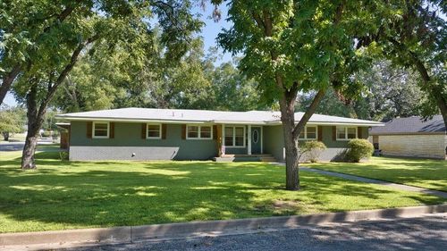 604 W 15th St, Brady, TX, 76825-6906 | Card Image