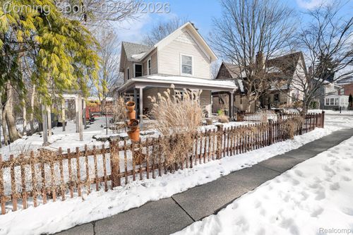 825 S Leroy St, Fenton, MI, 48430-2910 | Card Image