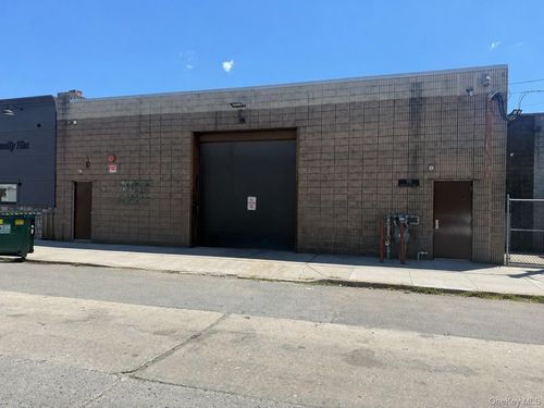70 Bennington Avenue, Hempstead, NY, 11520 | Card Image