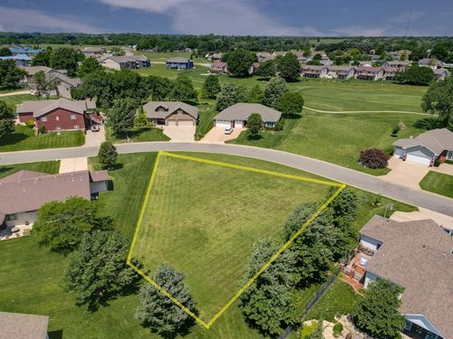 607 Quail Nest Rd, Winfield, KS, 67156-8880 | Card Image