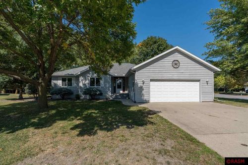 32 Edgewood Cir, North Mankato, MN, 56003-2443 | Card Image